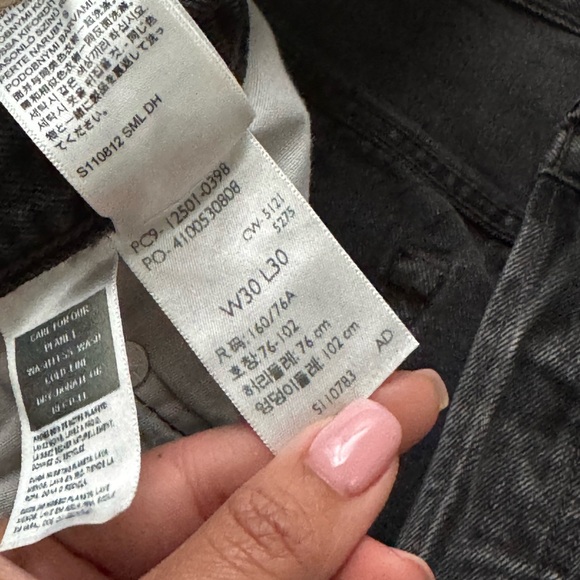 Levi's Black Straight Jeans with Signature Denim Texture - Picture 5 of 5